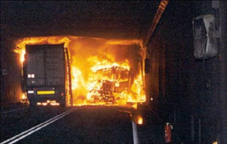 Figura 1.0: Incendio en el túnel de San Gotardo Figura 1: Incendio en el túnel de San Gotardo